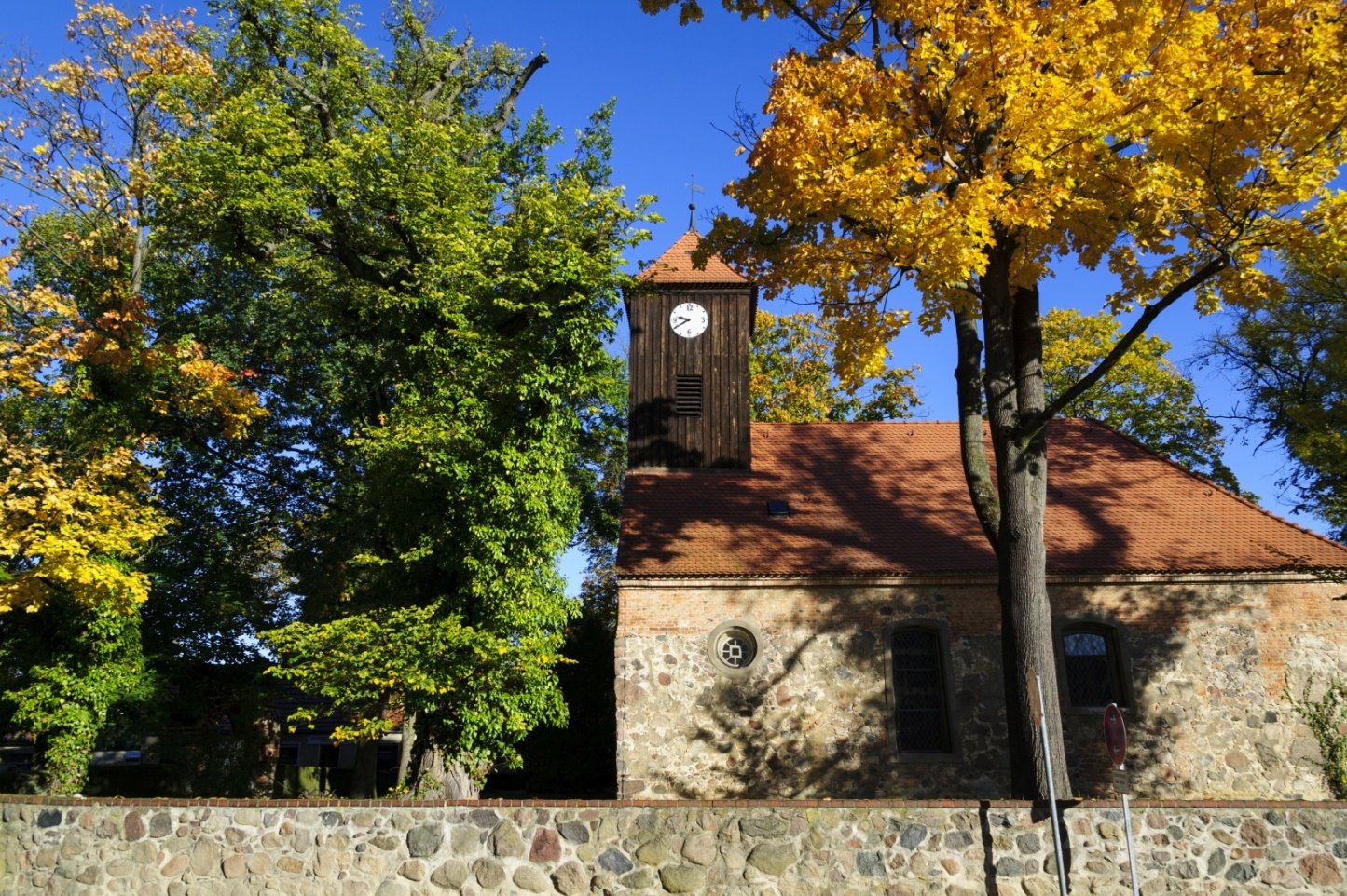 Einrichtung Kirche Miersdorf.jpg