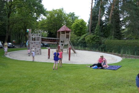 Spielplatz Alice im Wunderland_Spielbereich.jpg