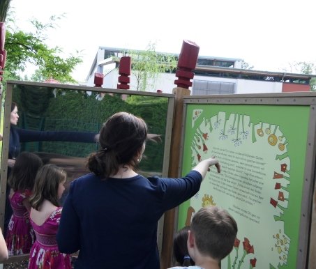 Spielplatz Alice im Wunderland_Märchenbuch.jpg