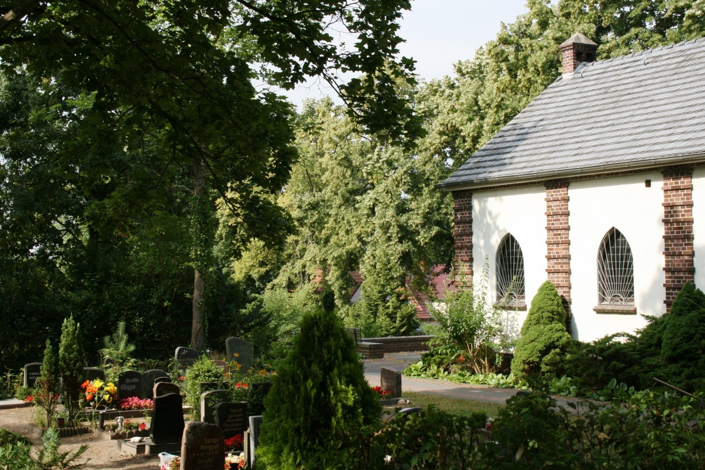 Einrichtung Friedhof Miersdorf.JPG