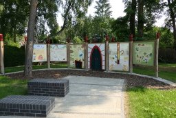 Spielplatz Alice im Wunderland_Das übergroße Märchenbuch.JPG