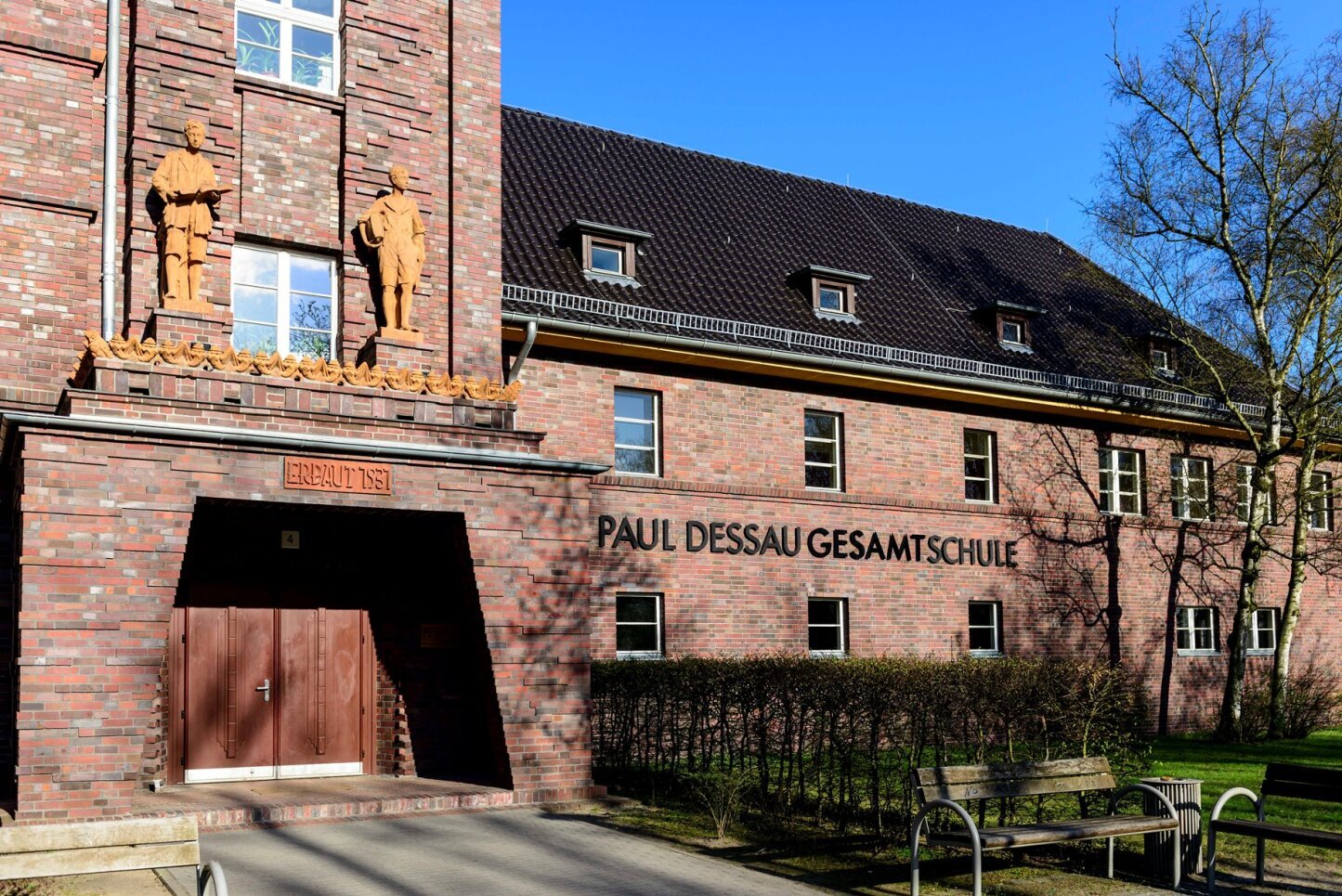 Einrichtung Musikbetonte Gesamtschule Paul Dessau.jpg