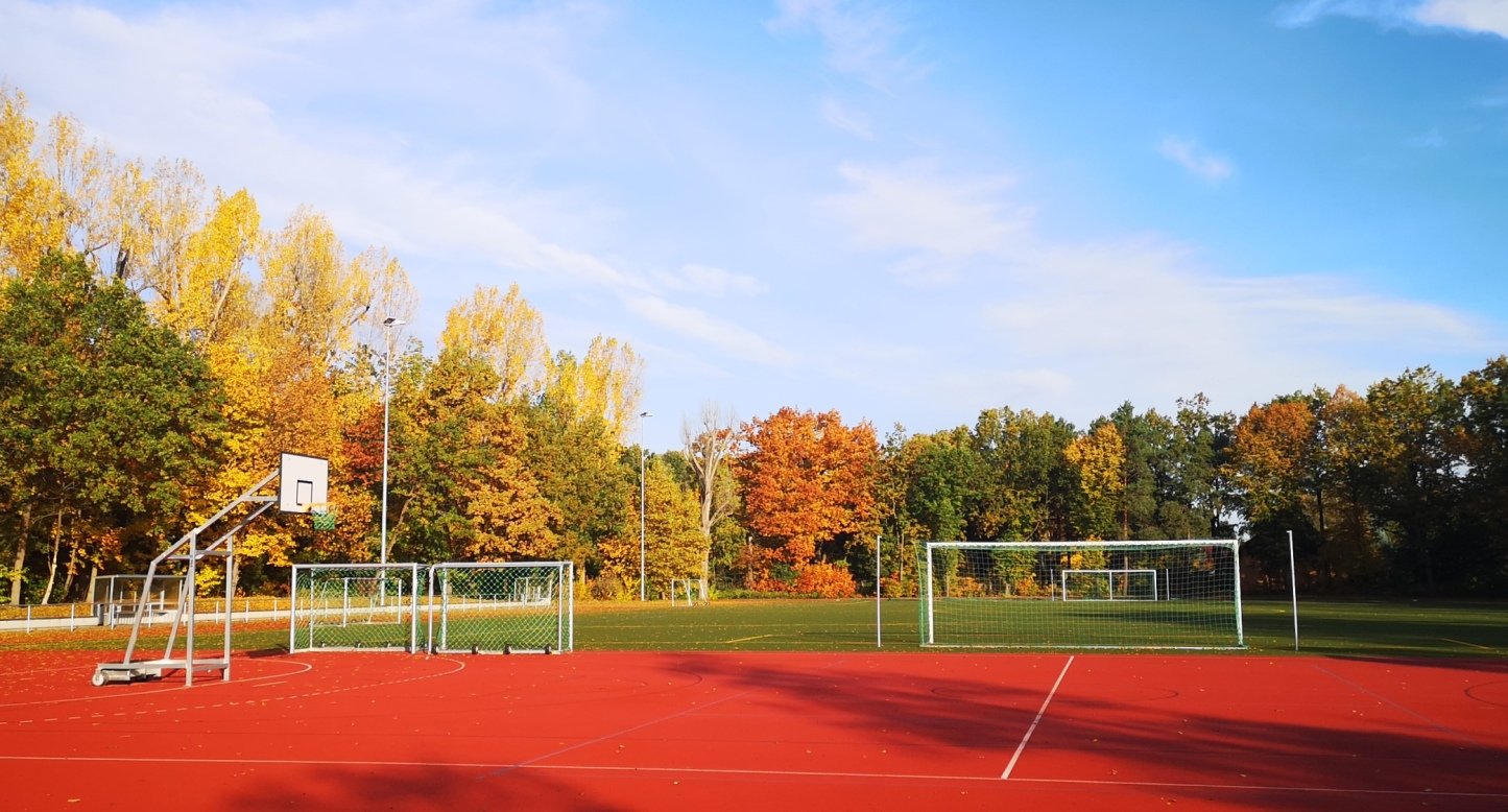 Einrichtung Sportplatz Schulstraße.jpg