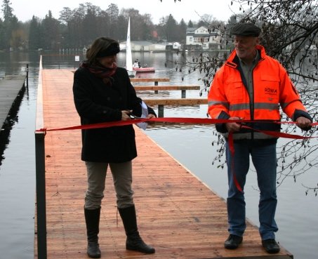 Banddurchschnitt für neuen Steg am Siegertplatz