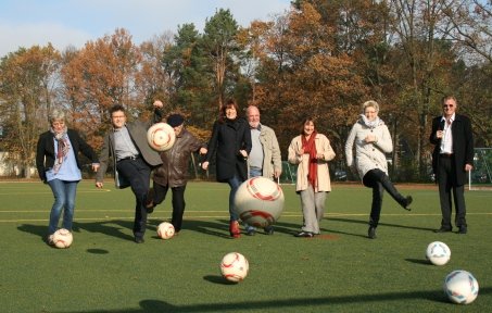 Einweihung Sportplatz Schulstraße - Symbolischer Anstoß