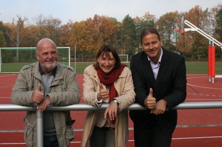 Einweihung Sportplatz Schulstraße - Verein, Verwaltung und Schule