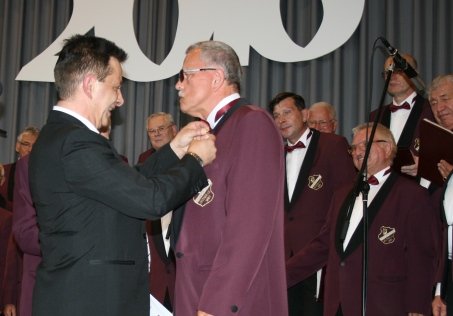 Festkonzert 125 Jahre Männerchor Zeuthen - Ehrung Sangesbruder Buder.jpg