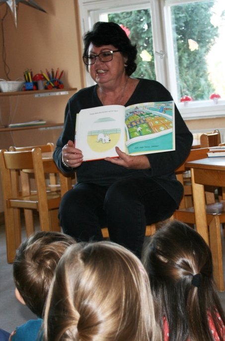 Vorlesetag 2017 Frau Figge in der Kita "Kinderkiste".jpg